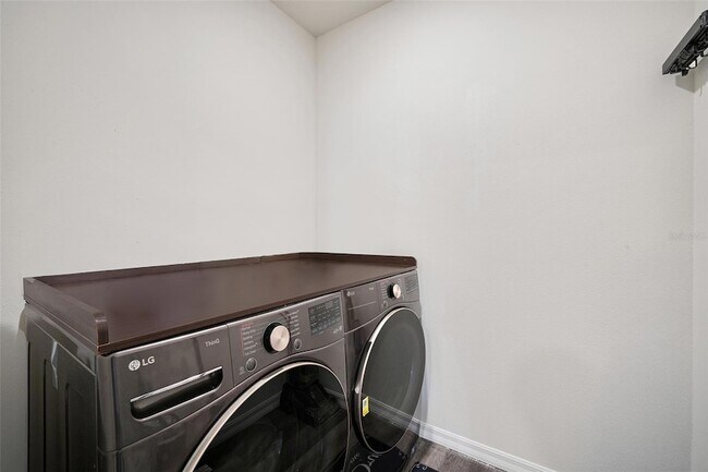 Building Photo - 5457 Hayloft Dr