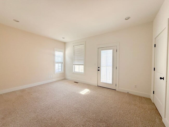 Building Photo - 4-Bedroom Home with Pool Access and Stainless Steel Appliances Near Downtown Cookeville