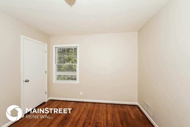 Building Photo - 2237 5th St NE