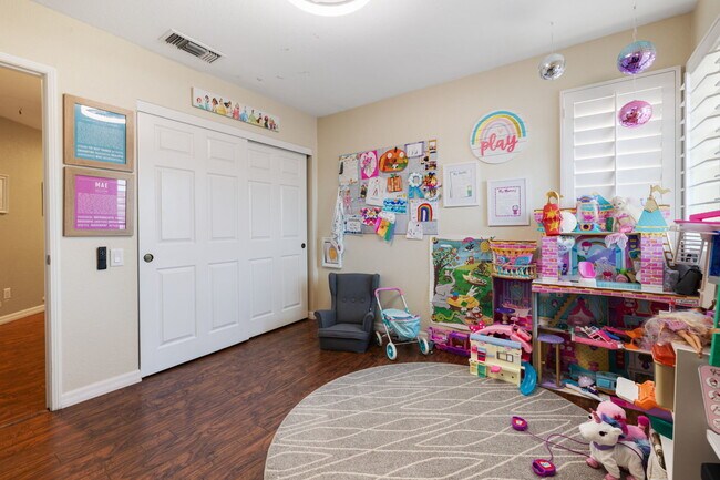 Building Photo - 43911 La Carmela Dr