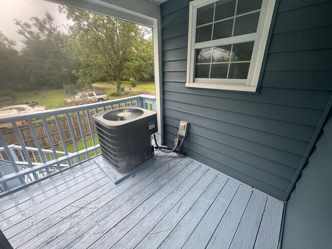 Building Photo - 5112 Kraft St