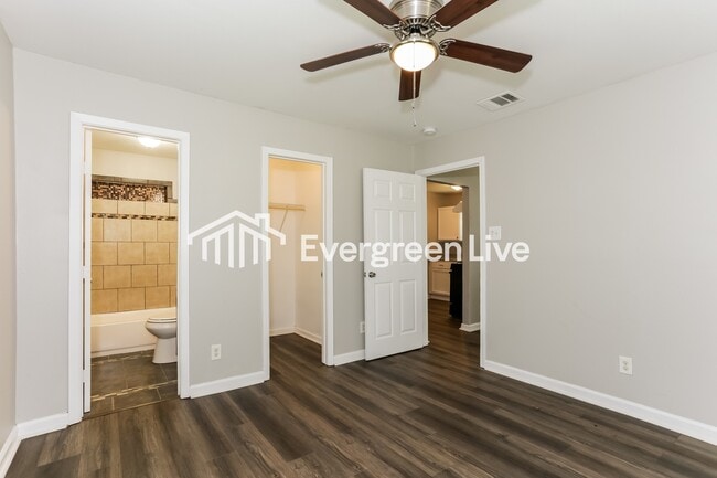 Building Photo - 8914 Cardella Ave