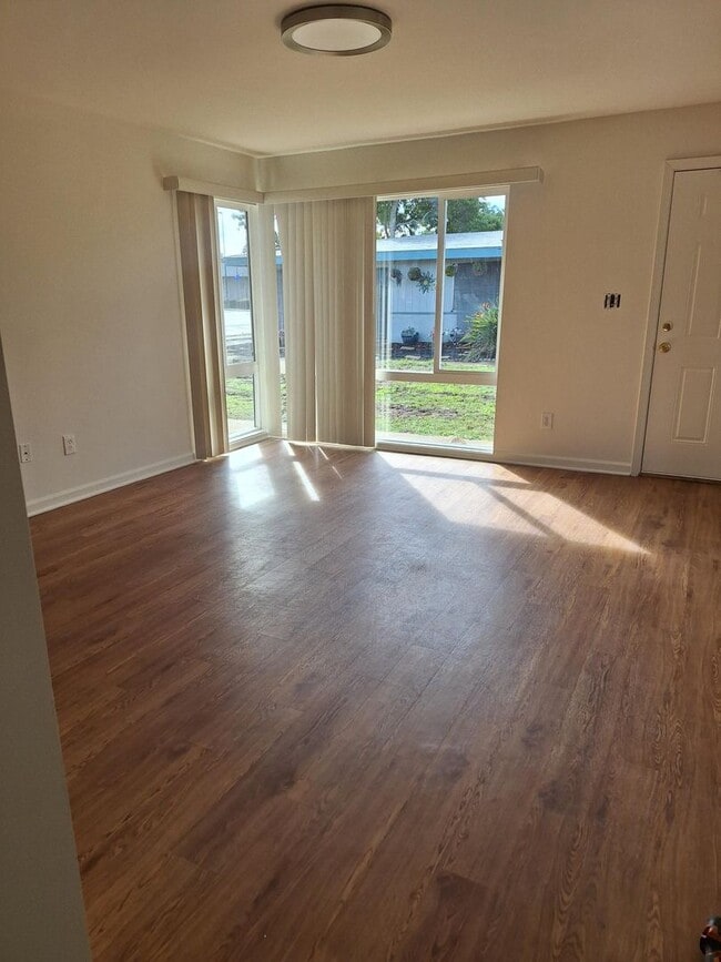 Building Photo - 4888 Clairemont Dr