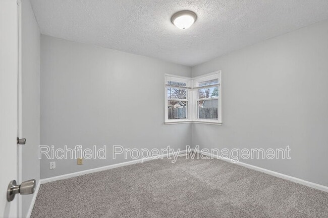 Building Photo - 1260 Lincoln Dr