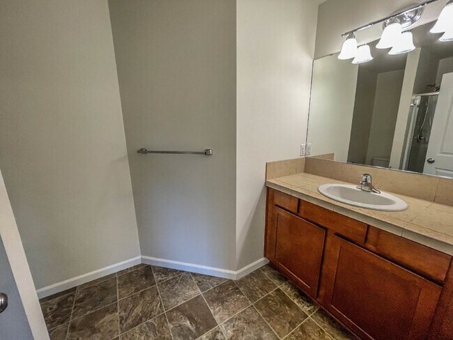 Building Photo - 3 Bed 2.5 Bath 2 Car Garage 1493sf Low maintenance yards. Prime Location.