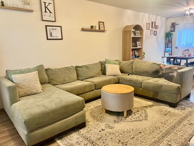 Building Photo - 3BD/2.75BA Duplex. Pet Friendly!