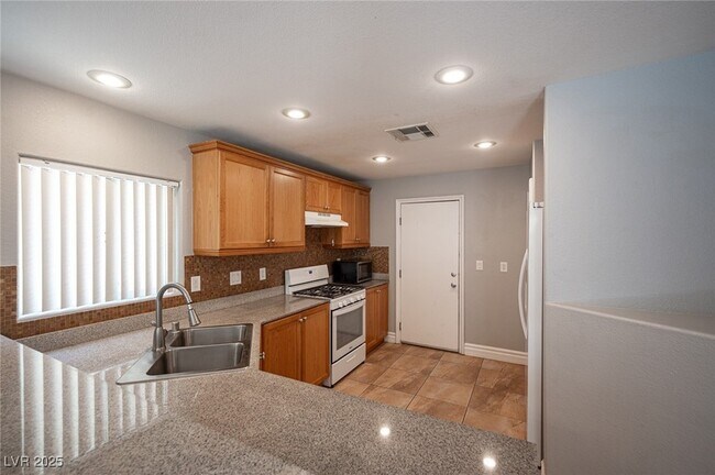 Building Photo - 211 Wicked Wedge Way