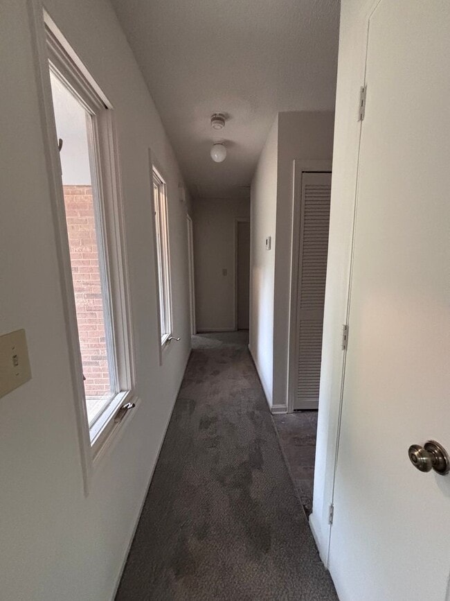 Building Photo - Charming two bedroom one bathroom home.