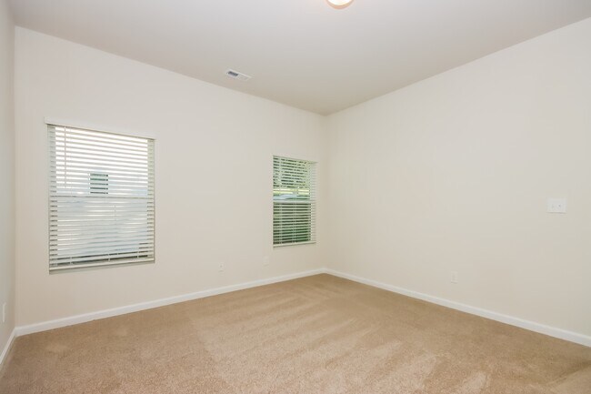 Building Photo - 176 Nottingham Rd