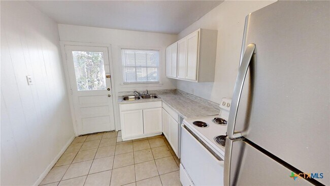 Building Photo - 1903 Duncan Ave