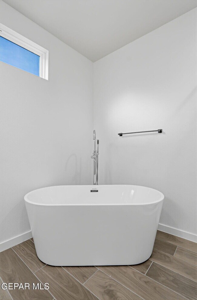 Building Photo - 4512 Mark Avizo