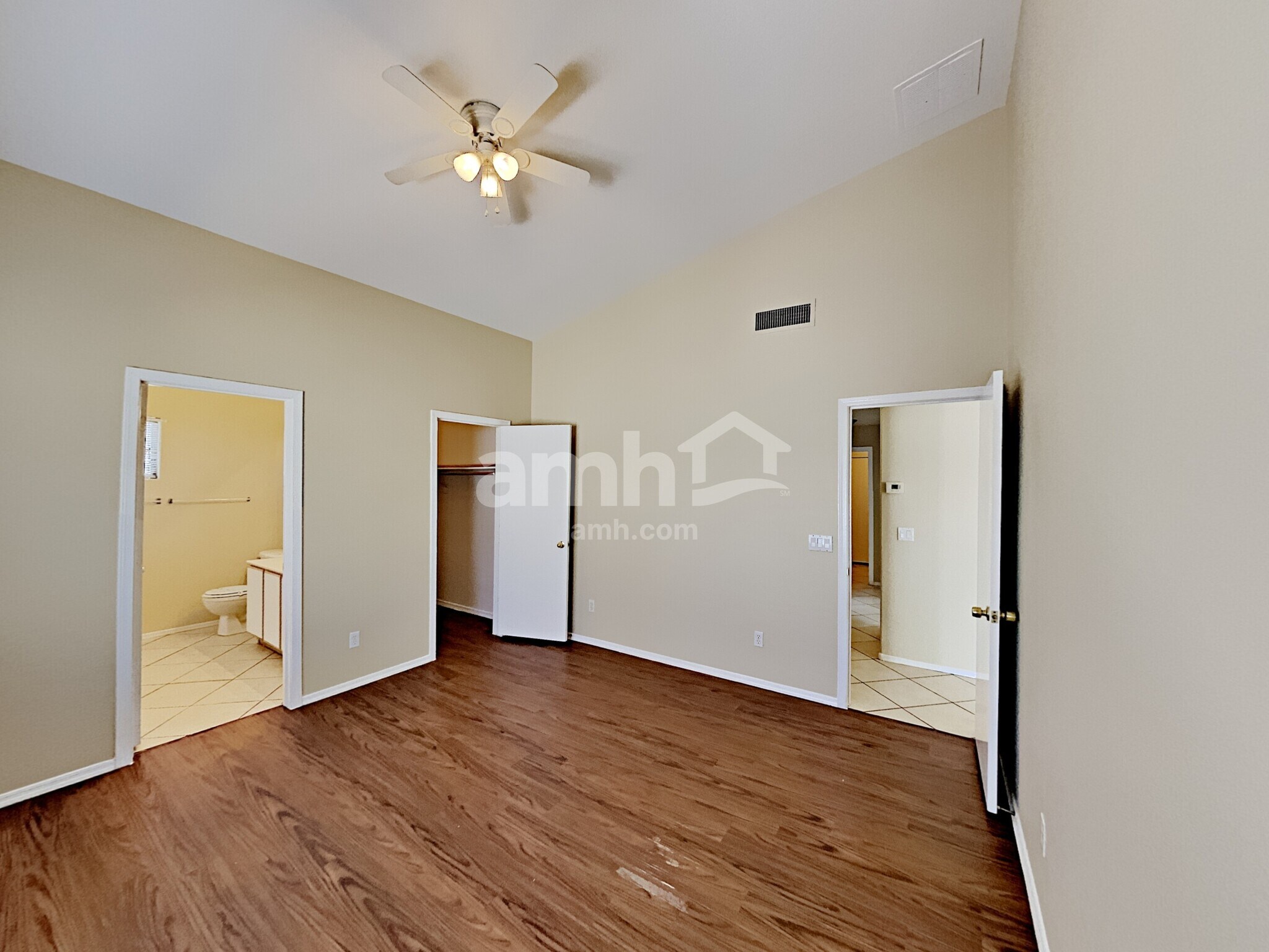 Building Photo - 8418 W Pinchot Ave