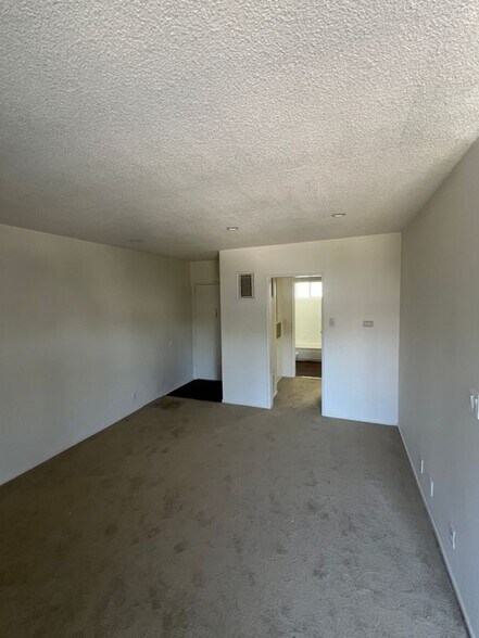 Building Photo - 780 Earlham St