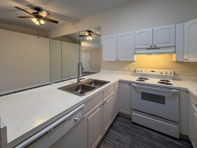 Building Photo - 4003 SW 27th St