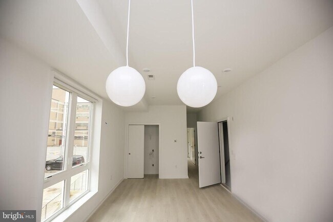 Building Photo - 1229 N 27th St