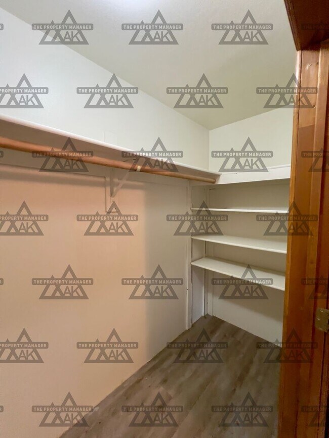 Building Photo - Spacious 3BR, 2.5BA Home off Chena Hot Springs Rd Dog Friendly