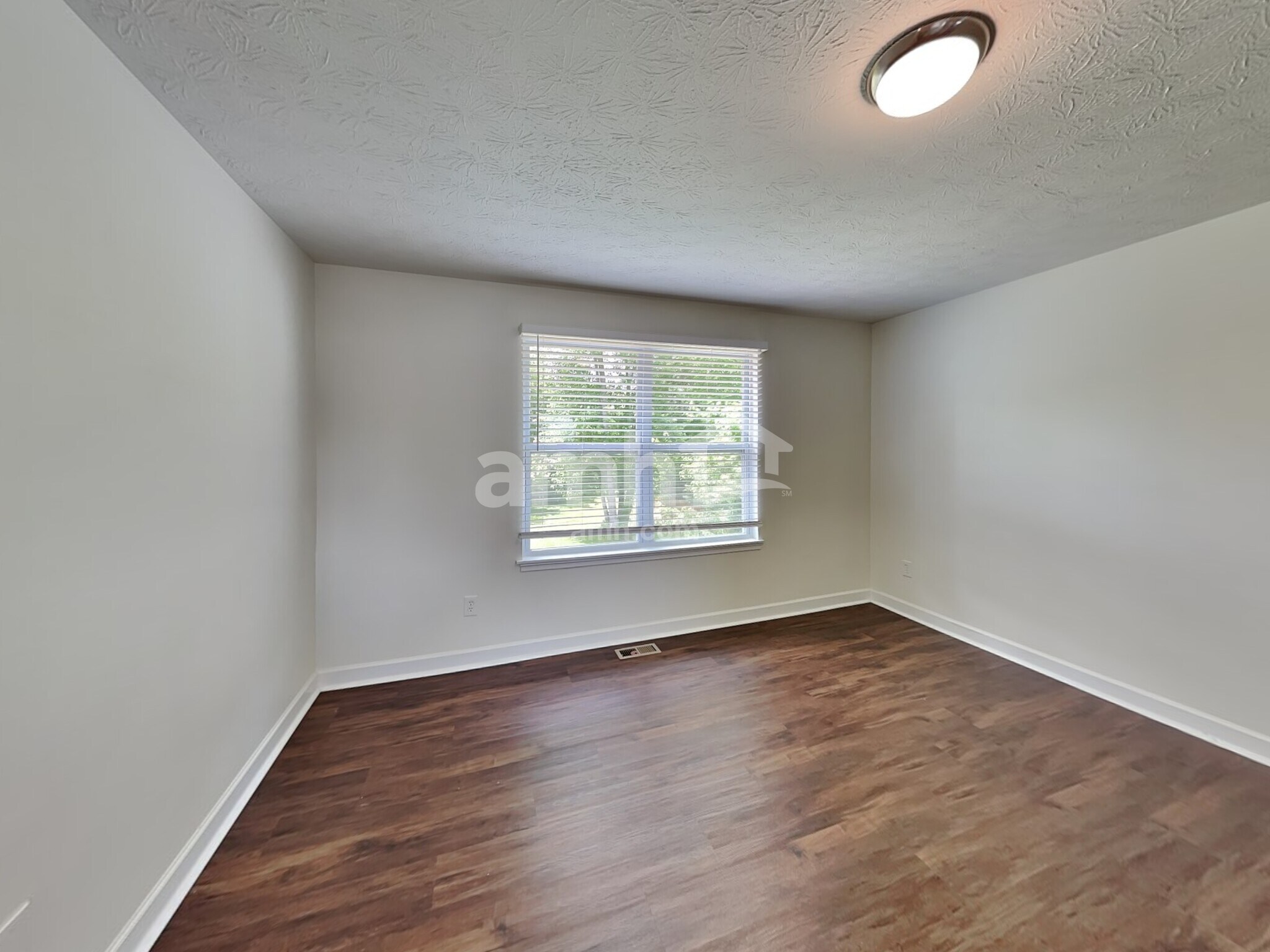 Building Photo - 718 Rolling Acre Dr