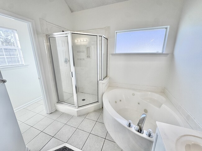 Building Photo - 11230 Cashmere Wood Dr