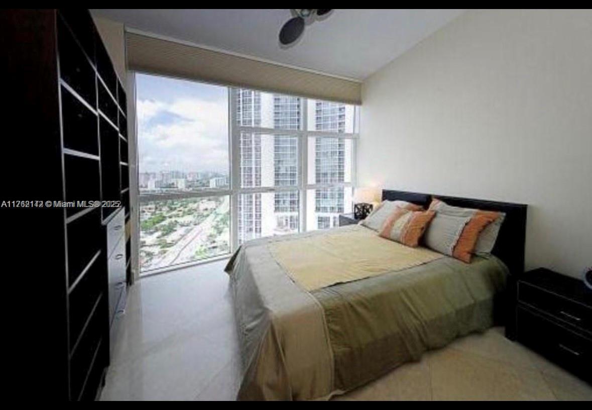 Building Photo - 18101 Collins Ave