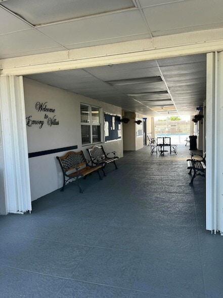 Building Photo - 2551 Emory Dr W