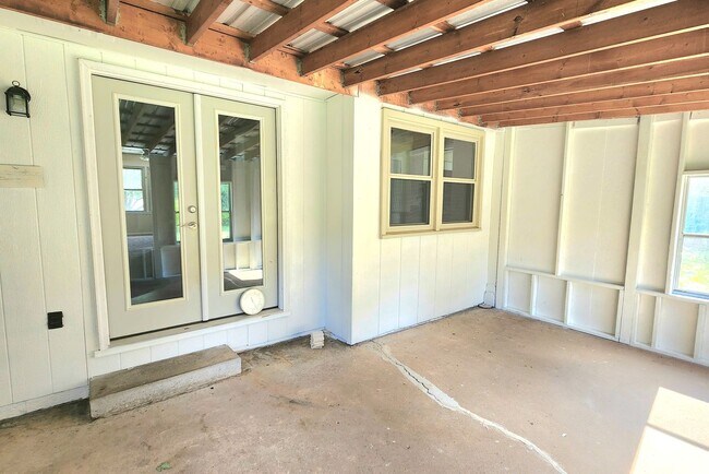 Building Photo - 1321 E Walnut Lawn St