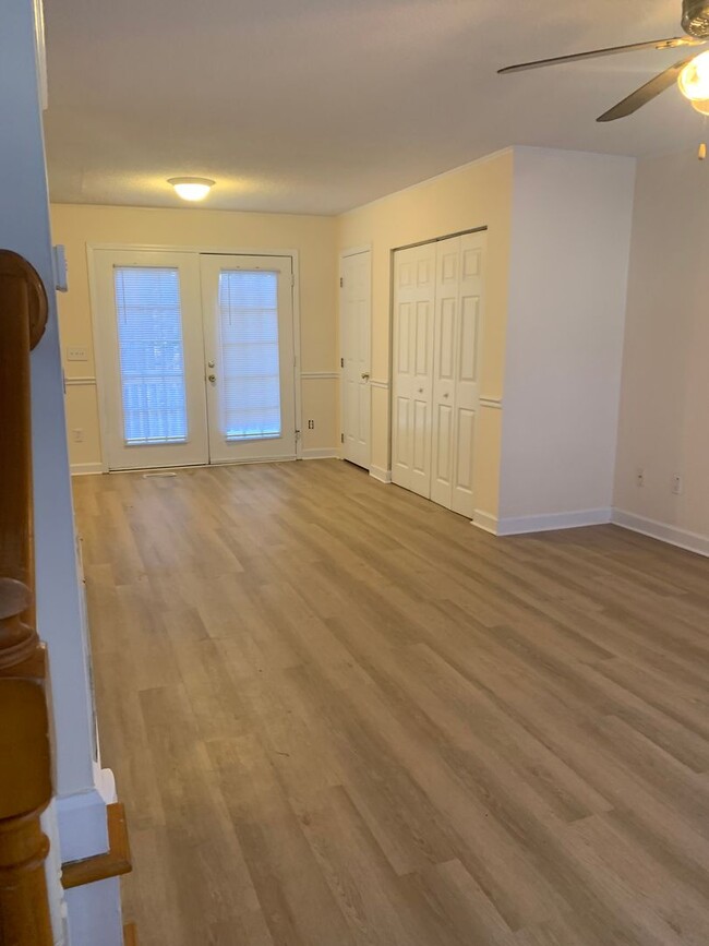 Building Photo - MOVE IN TODAY WITH NEW RENT AMOUNT! 717 St...