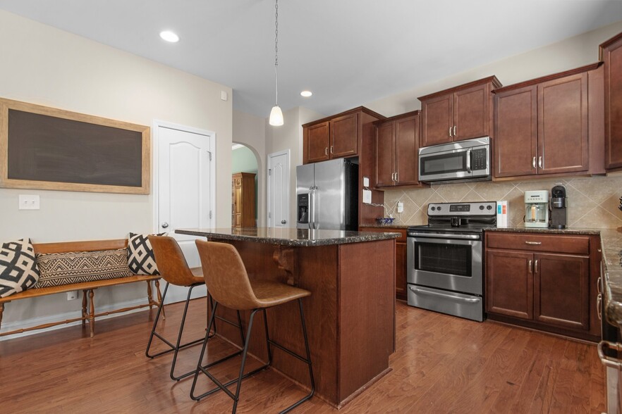 Building Photo - 789 Equestrian Way