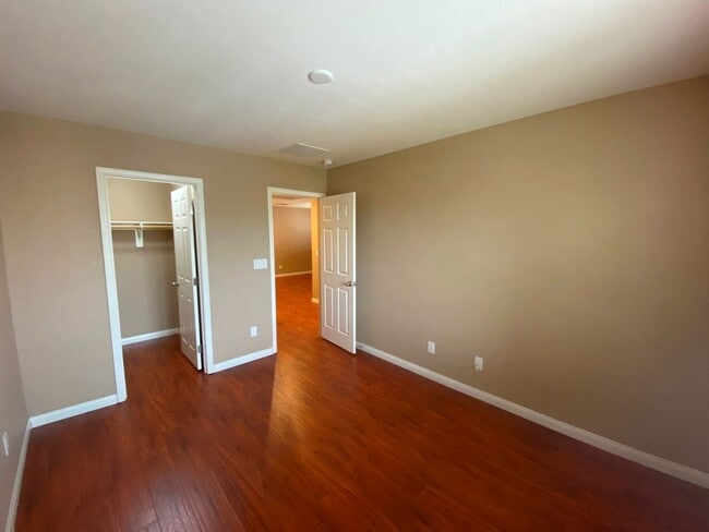 Building Photo - Southwest Beauty!