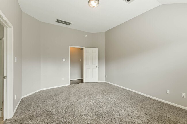Building Photo - 13831 Hillingdale Ln