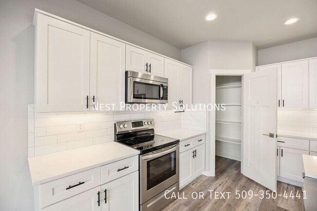 Building Photo - 909 5th Ave NE