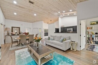 Building Photo - 465 Goldenwood Way
