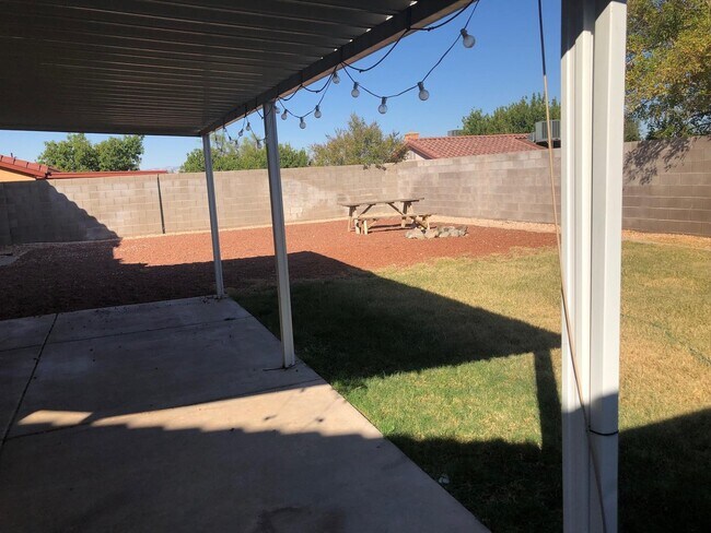 Building Photo - Showings Available NOW