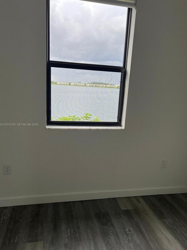 Building Photo - 20564 NE 5th Pl