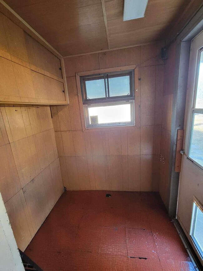 Building Photo - Charming 3 Bedroom Home Rent Ready