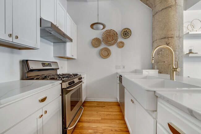 Building Photo - 1151 W 15th St