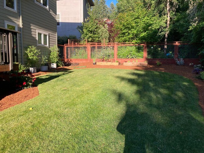 Building Photo - South Eugene Modern Home