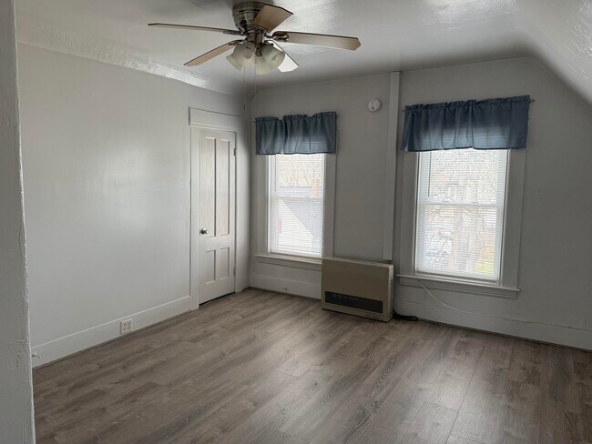 Building Photo - 316 Douglas St