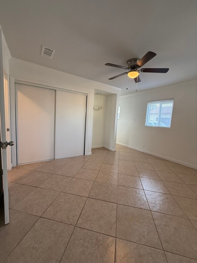 Building Photo - 3158 Juanita St