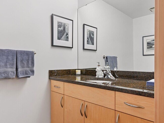 Building Photo - 215 10th Ave S