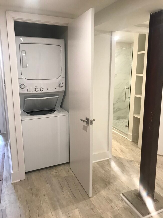 Building Photo - 437 Kenyon St NW