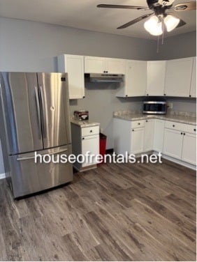 Building Photo - 902 Farris St