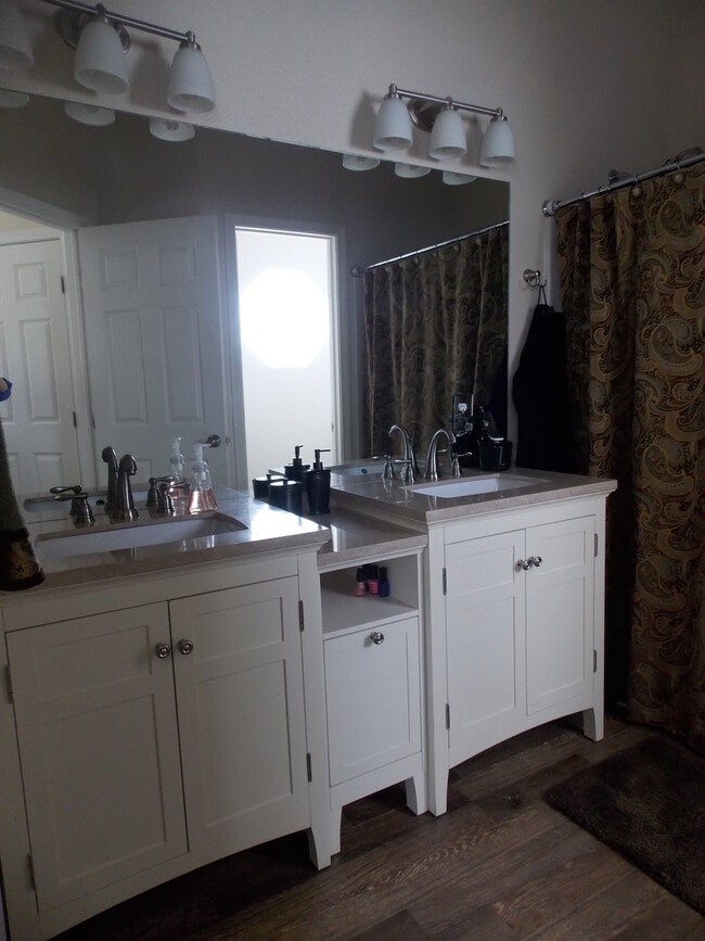Building Photo - 1566 Garden Vista Grove