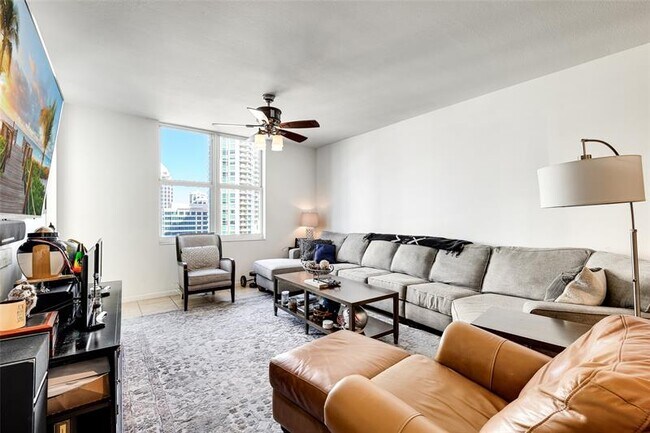 Building Photo - 511 SE 5 Ave