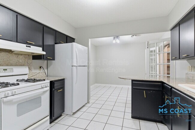 Building Photo - 339 Hilton Ave