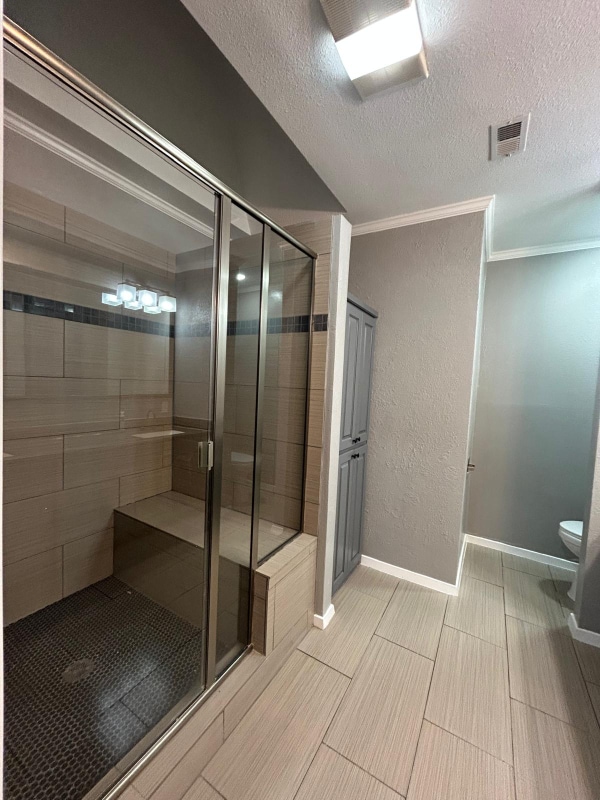 Building Photo - 704 W Pleasantview Dr