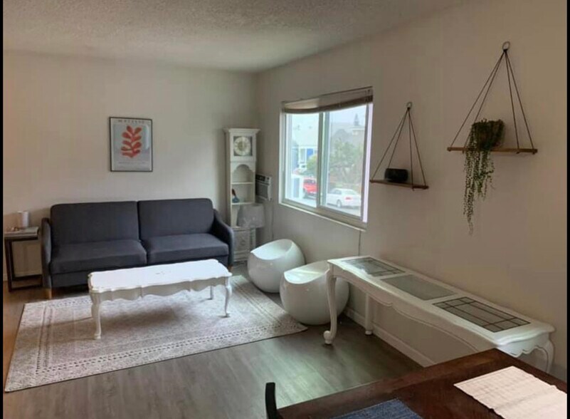 Living/Dining room (note, comes unfurnished) - 1924 Park Grove Ave