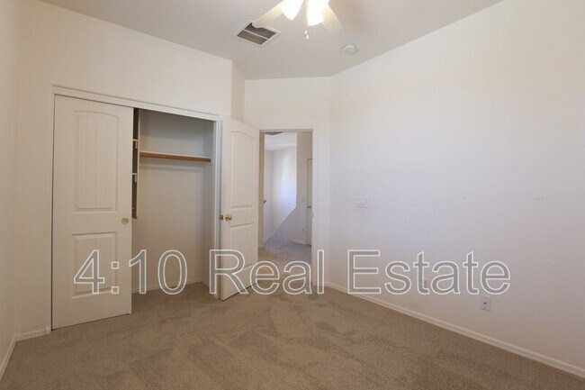 Building Photo - 2644 E Chester Dr