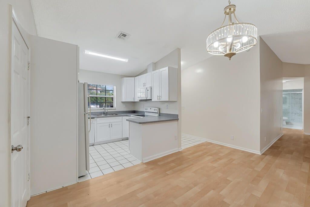 Building Photo - 13730 Sunflower Ct