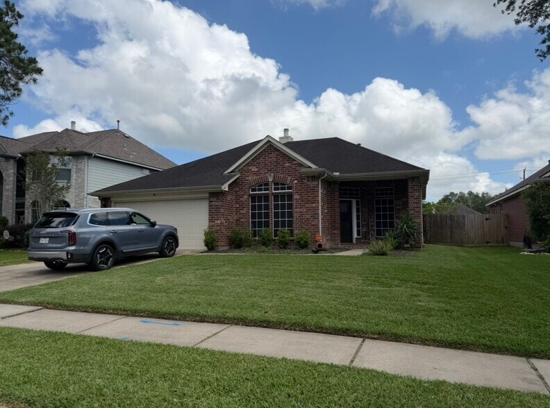 Building Photo - 3527 Pine Valley Dr