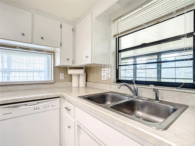 Building Photo - 5576 W Pine Cir